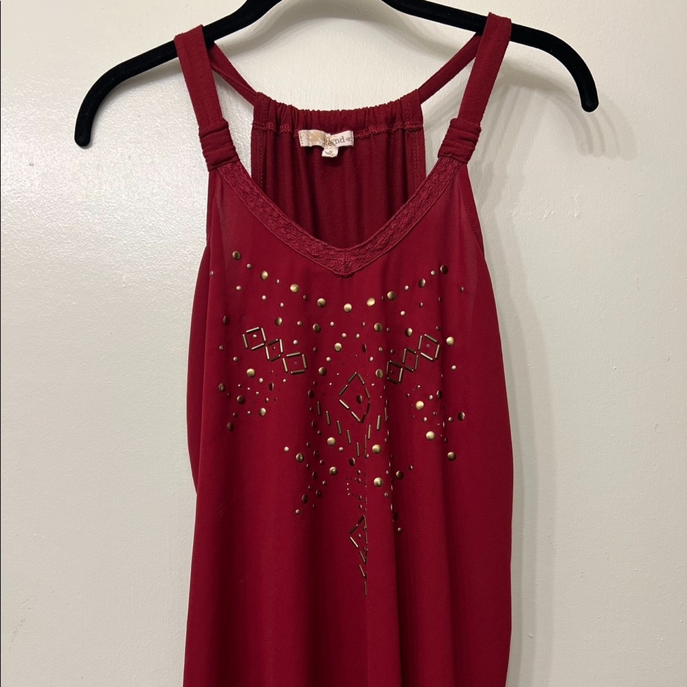 Womens burgundy tank bead design